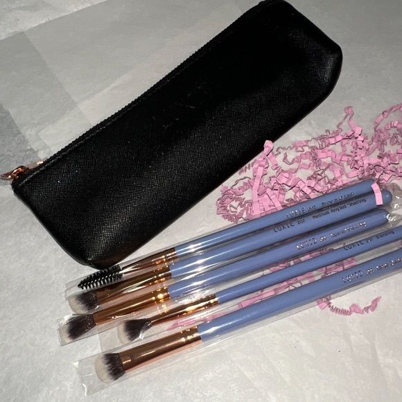 Luxie 5 pcs Makeup Brushes with Case - Picture 9 of 11